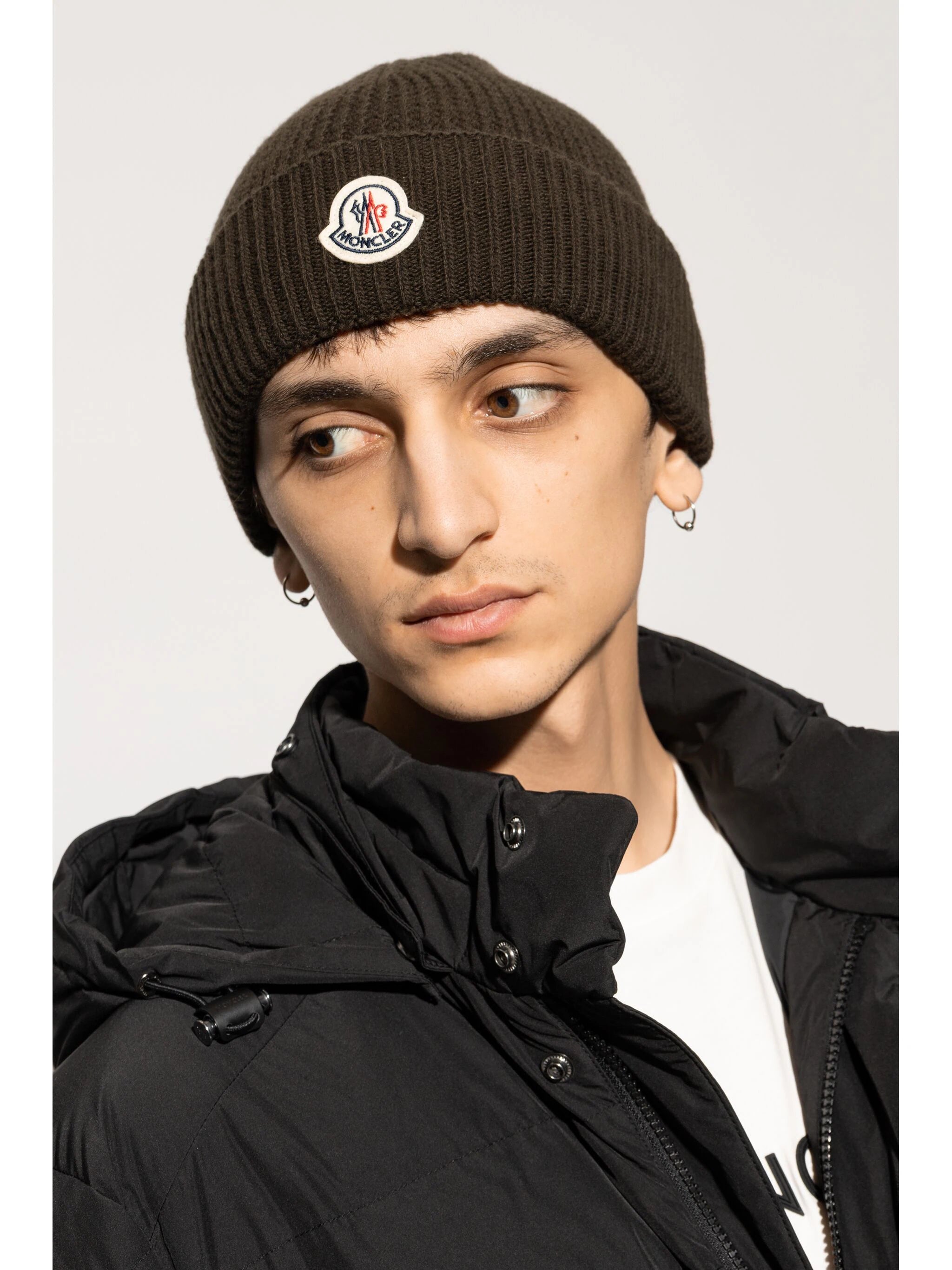 MONCLER Logo-appliqué Beanie Olive Green – MAISONDEFASHION.COM