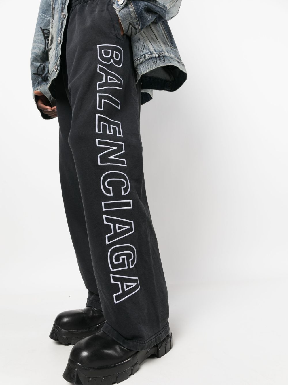 【VIPセール】BALENCIAGA バレンシアガ Outline Tracksuit Pants Balenciaga Outline Tracksuit Pants | Saks Fifth Avenue