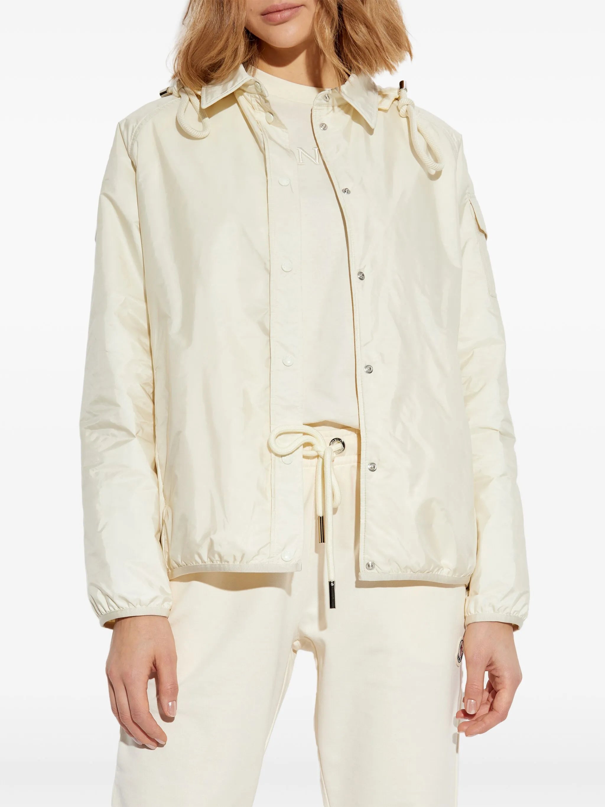 ダウンジャケット・コート MONCLER WOMEN Logo Patch Hooded Shirt Jacket White MONCLER WOMEN Logo Patch Hooded Shirt Jacket White