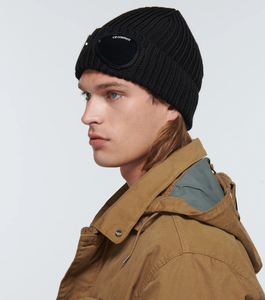 C.P. COMPANY Lens Goggle Knit Beanie Black – MAISONDEFASHION.COM C.P. COMPANY Lens Goggle Knit Beanie Black – MAISONDEFASHION.COM