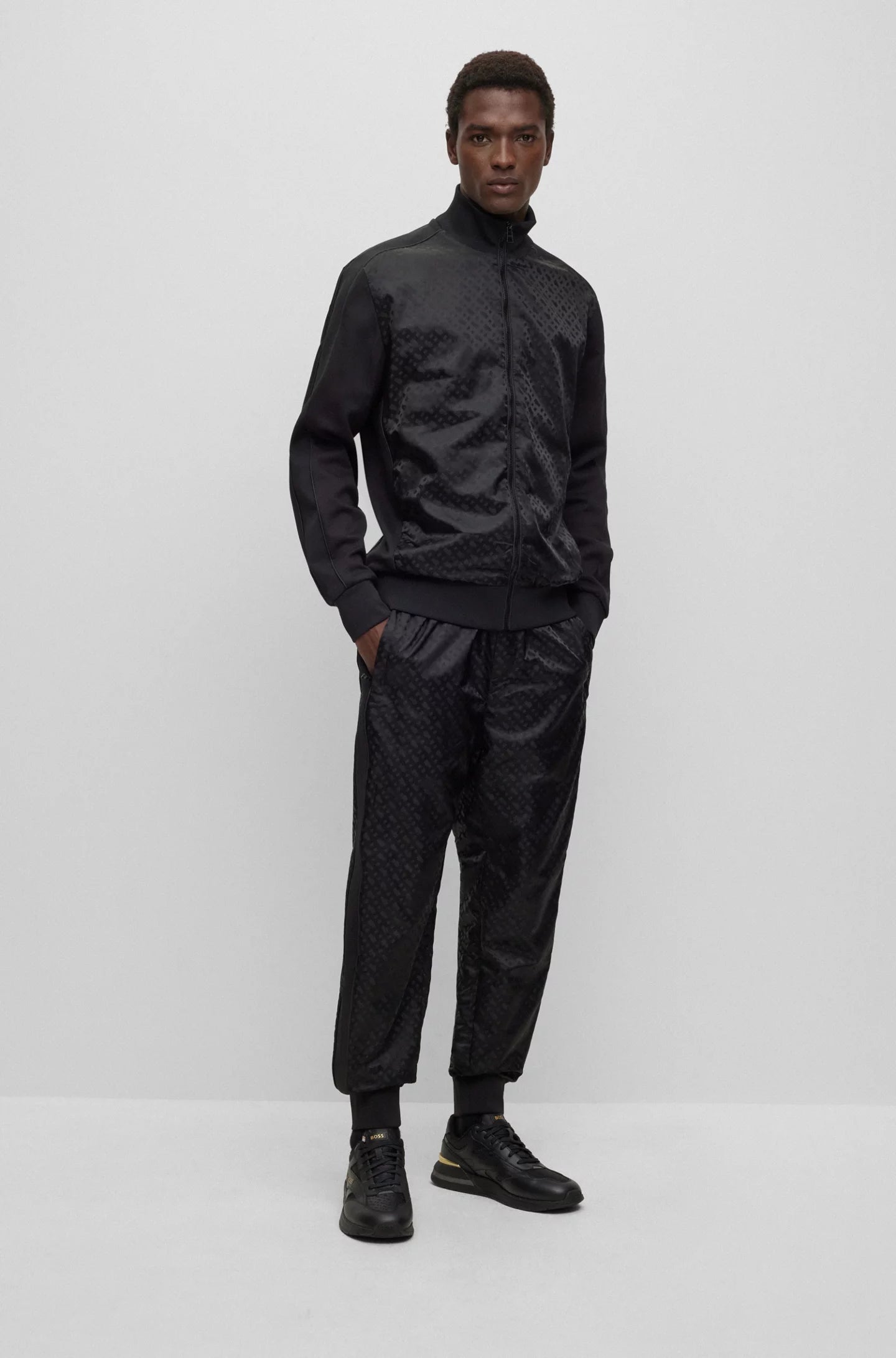 HUGO BOSS MEN Kurt Monogram Jacquard Leather Runner Trainers Black/Gold - MAISONDEFASHION.COM