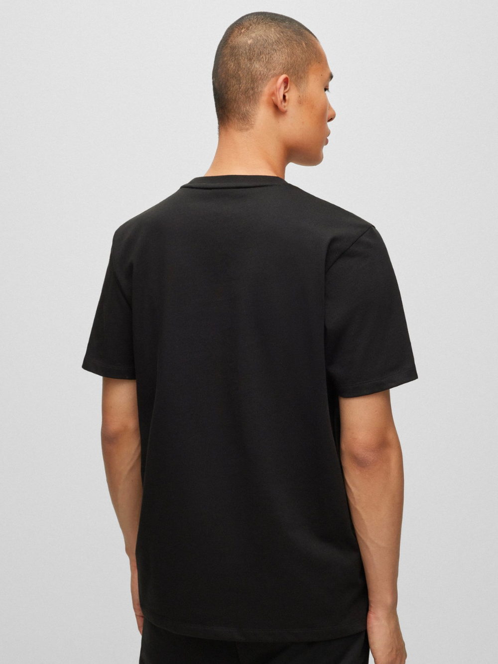 Tシャツ・カットソー HUGO Men T-shirt Black 50530434 001 HUGO MEN Metallic Logo-print Cotton T-shirt Black