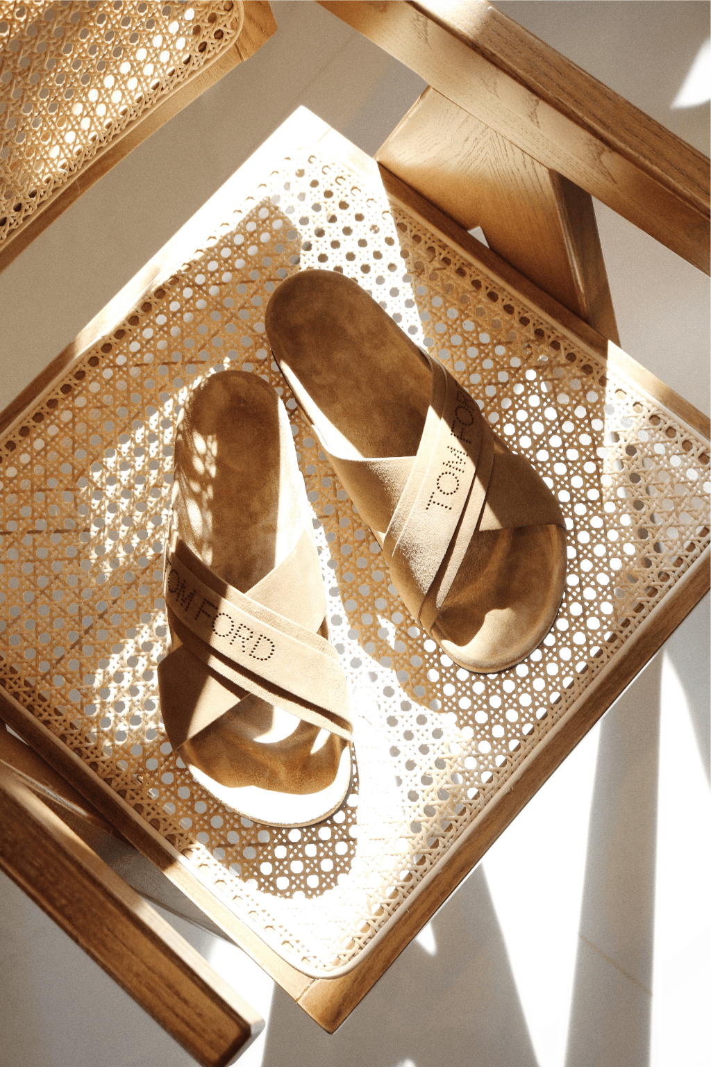 サンダル TOM FORD Suede Logo-stamp Slides Beige TOM FORD Suede Logo-stamp Slides Beige – MAISONDEFASHION.COM