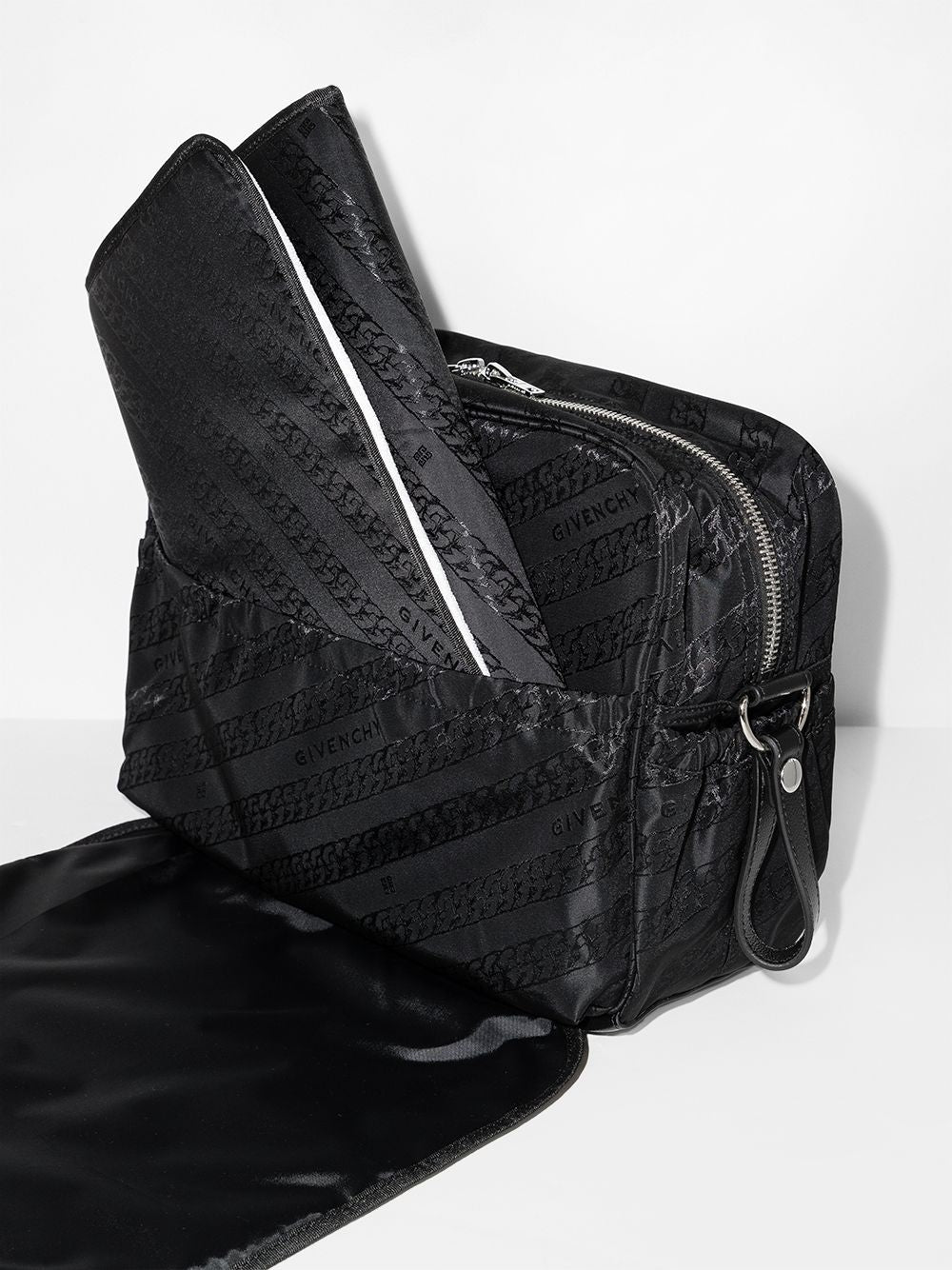GIVENCHY KIDS Logo Changing Bag Black - MAISONDEFASHION.COM