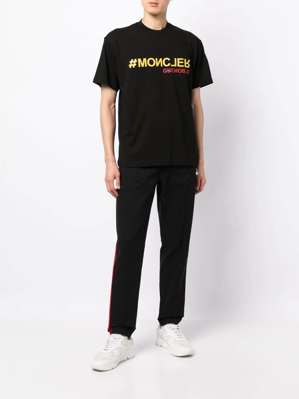 正規品MONCLER MAGLIA T-SHIRT ブラック イエローロゴ MONCLER GRENOBLE Hashtag Logo Print T-Shirt Black/Yellow