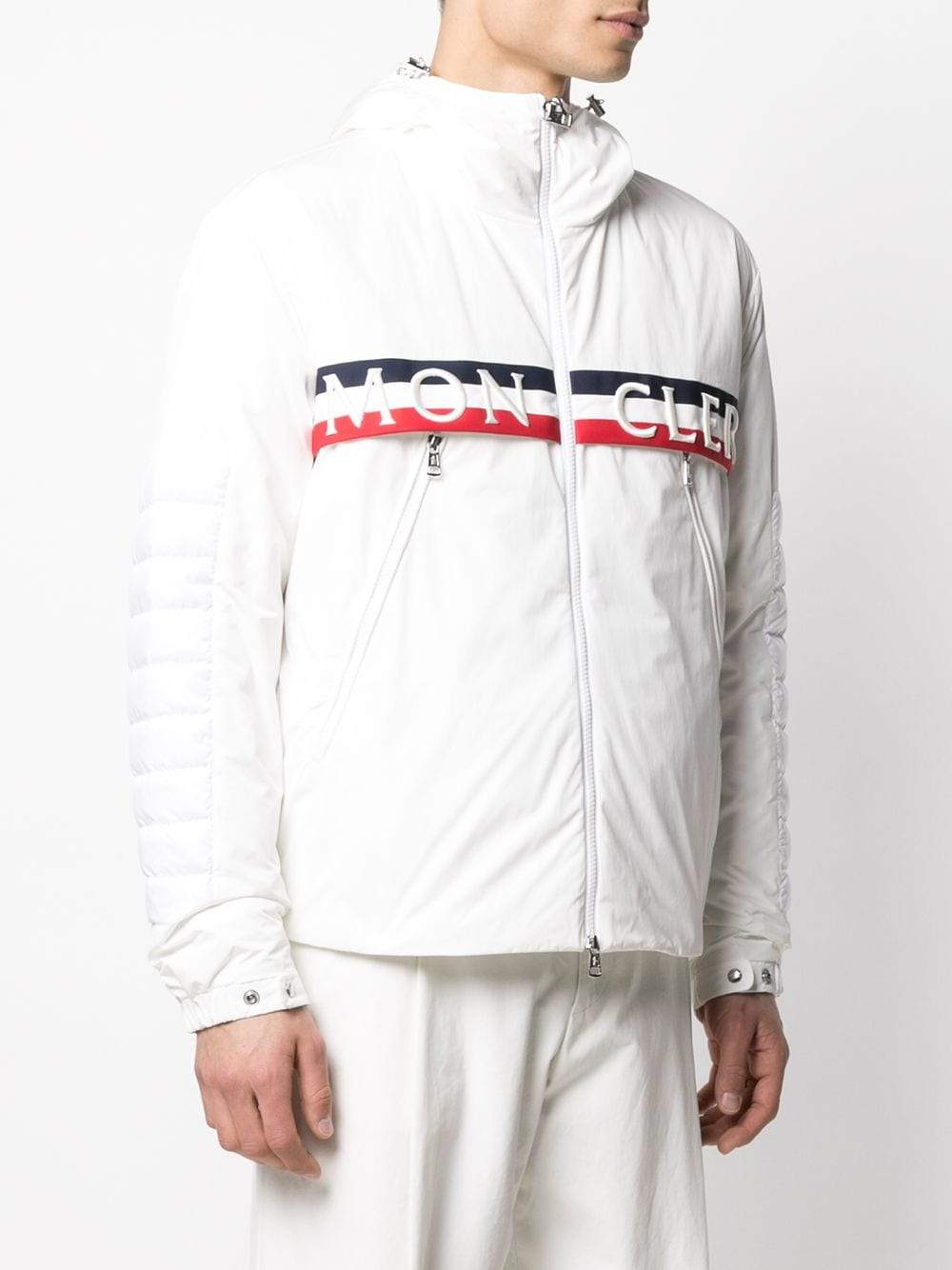 美品　MONCLER OLARGUES 1 ビックロゴ　ホワイト4D197 美品 MONCLER OLARGUES 1 ビックロゴ ホワイト4D197 - メルカリ