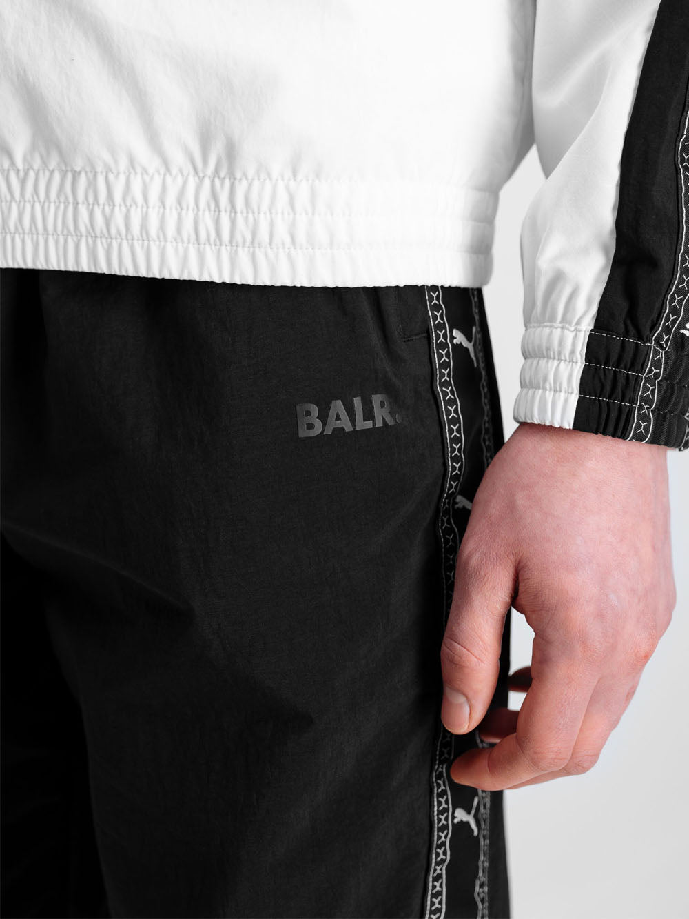 スウェットパンツ PUMA X BALR. Track Pants Black PUMA X BALR. Track Pants Black – MAISONDEFASHION.COM