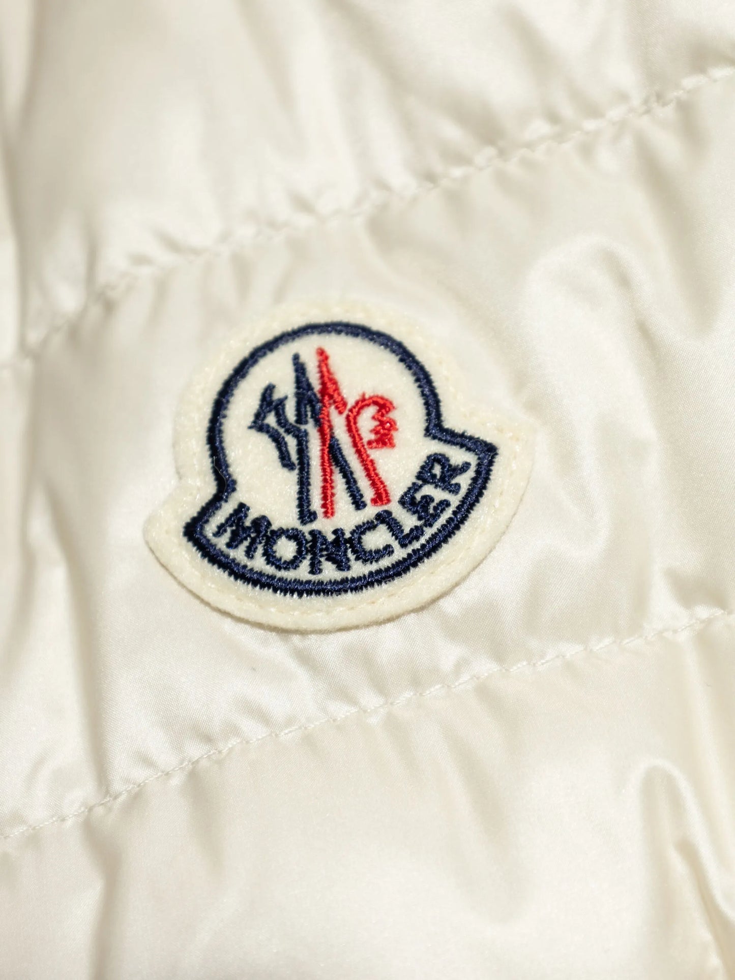 ダウンジャケット・コート MONCLER WOMEN Igens Down Gilet White MONCLER WOMEN Igens Down Gilet White – MAISONDEFASHION.COM