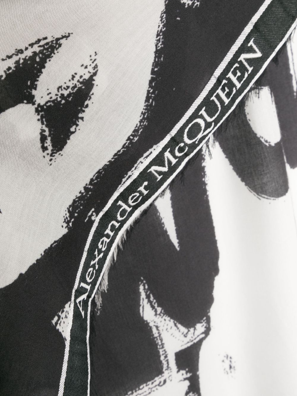 ALEXANDER MCQUEEN MEN All Over Logo Print Scarf Black/White - MAISONDEFASHION.COM