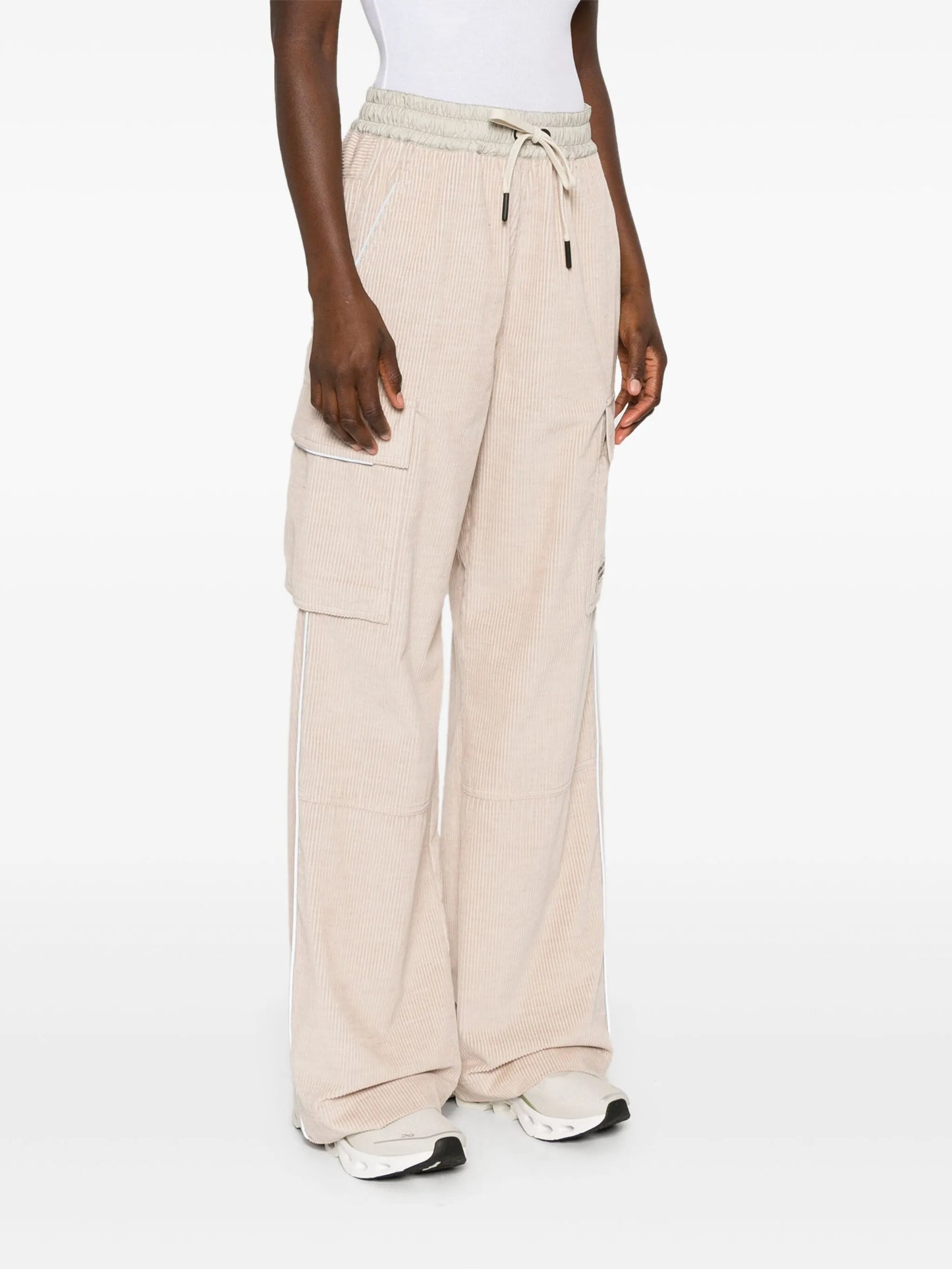 パンツ MONCLER GRENOBLE WOMEN Logo Patch Corduroy Trousers Pink MONCLER GRENOBLE WOMEN Logo Patch Corduroy Trousers Pink