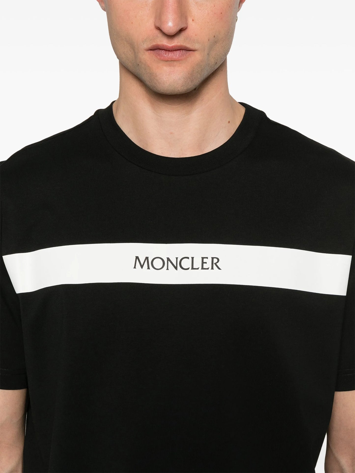 【MONCLER】ブラックコットンブレンドTシャツ 関税込み MONCLER Rubberised Logo Cotton T-Shirt Black
