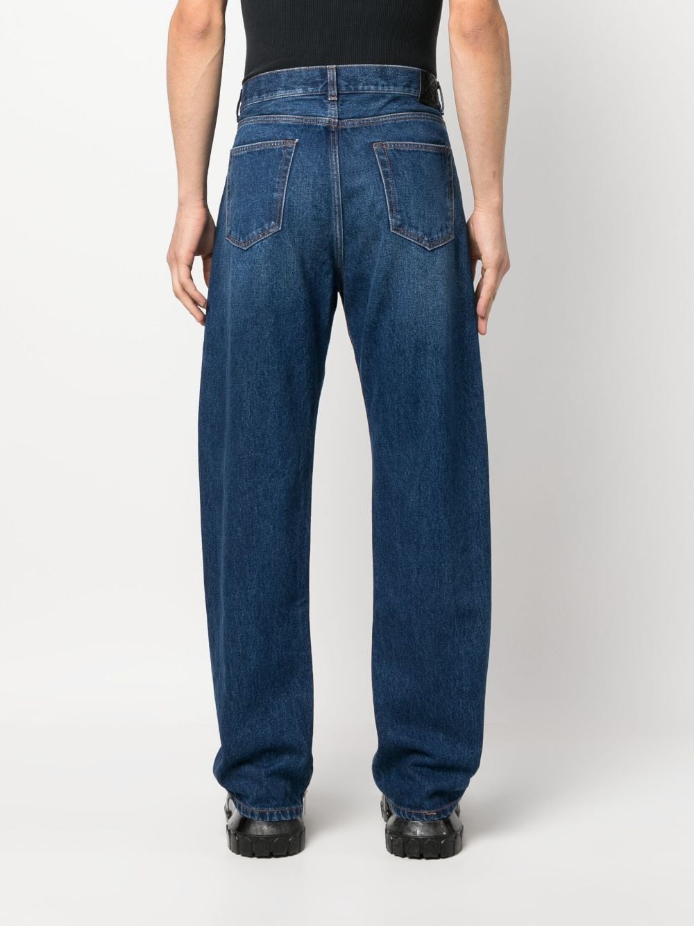 デニム・ジーパン OFF-WHITE Arrows Tab Zip Detail Skate Jeans Medium Blue OFF-WHITE Arrows Tab Zip Detail Skate Jeans Medium Blue