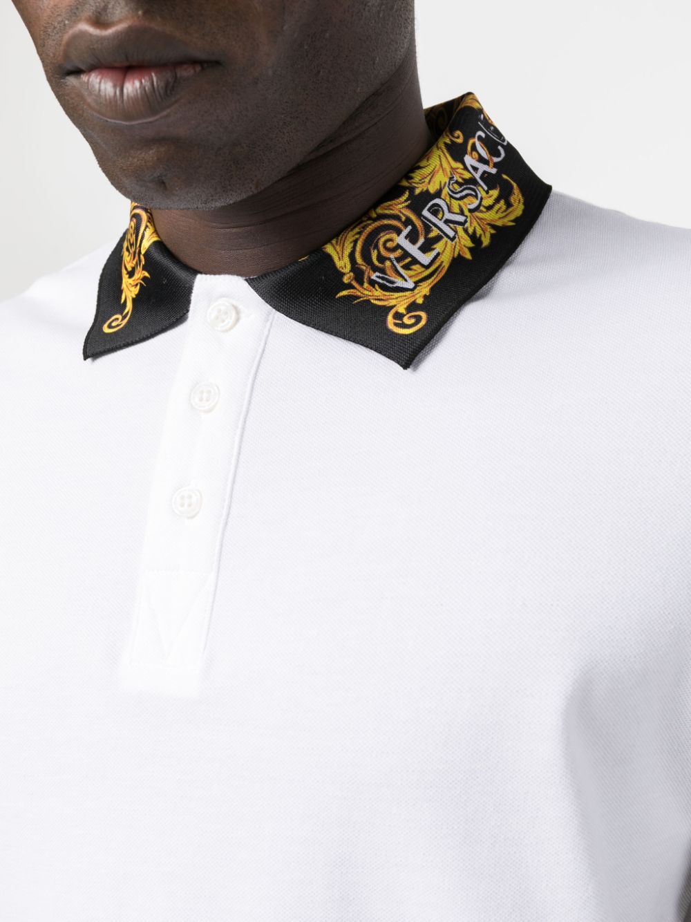 VERSACE MEN Baroque Collar Print Polo Shirt White/Black/Gold - MAISONDEFASHION.COM