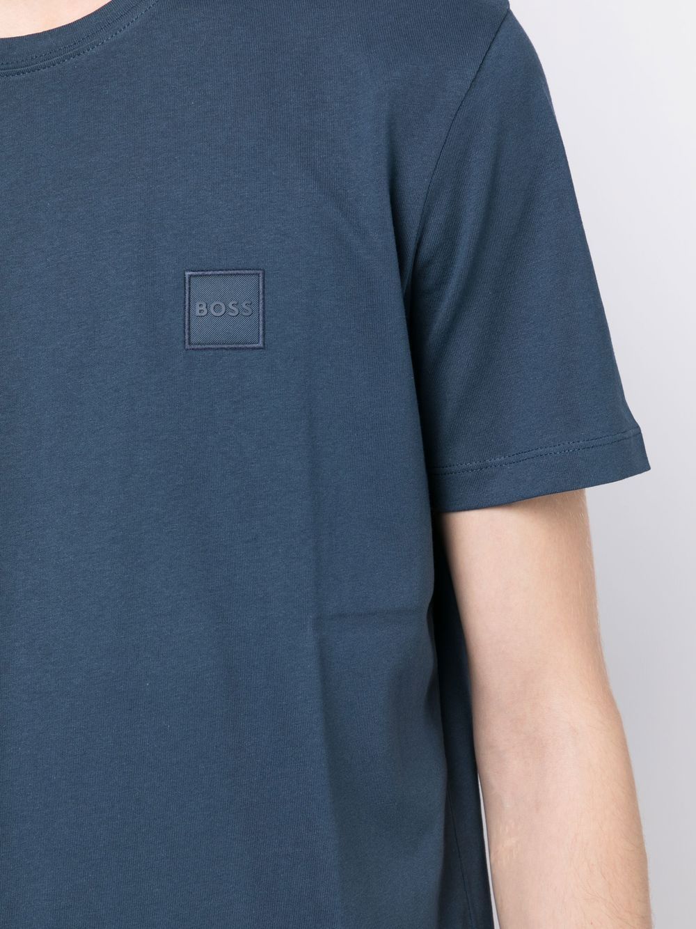 Tシャツ・カットソー BOSS Tales Logo Patch Cotton T-Shirt Light Blue Hugo Boss|Tales-T-Shirt-Blue| My Outfit