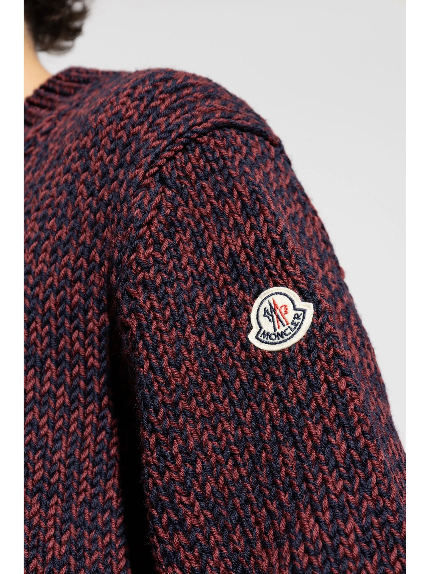 スウェット・トレーナー MONCLER Logo Patch Mouline Knitted Sweatshirt Blue/Red MONCLER Logo Patch Mouliné Knitted Sweatshirt Blue/Red