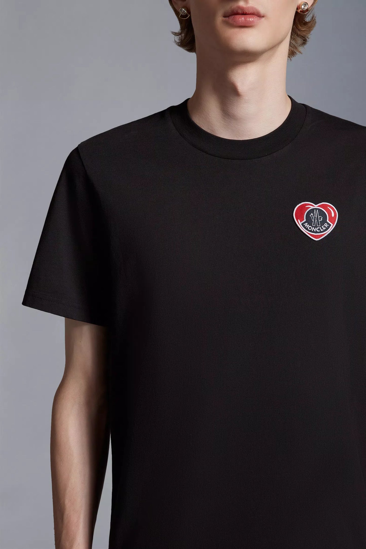 【美品】MONCLER ハートロゴ ブラックTシャツ MONCLER Heart Logo-Patch Cotton T-Shirt Black