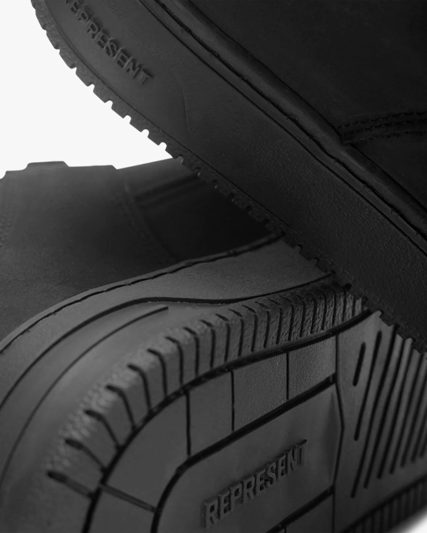 【関税込み】Represent ブラック Apex スニーカー REPRESENT Apex Panelled Leather Sneakers Triple Black