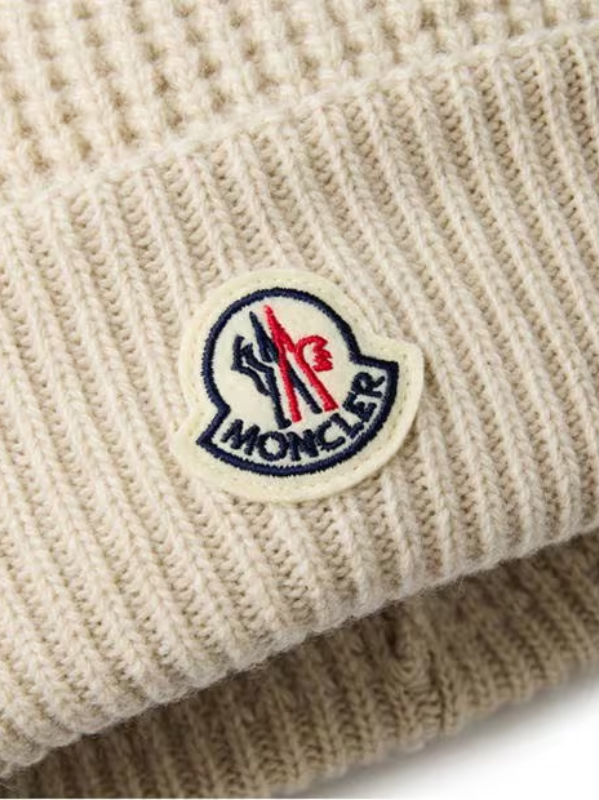 MONCLER Logo-appliqué Beanie Beige