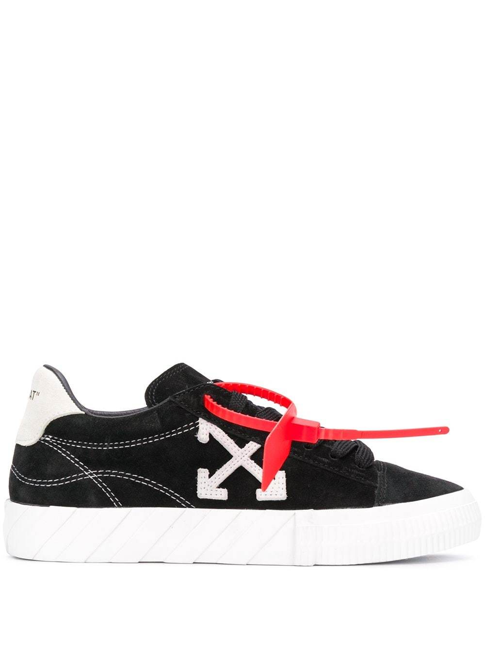 OFF-WHITE New Arrow Low Vulcanized Sneakers Black - Maison De Fashion 