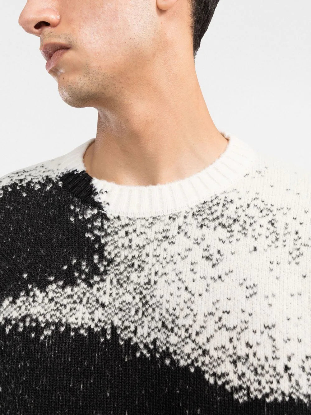 ALEXANDER MCQUEEN Abstract-pattern Crew-neck Jumper Black/White - MAISONDEFASHION.COM