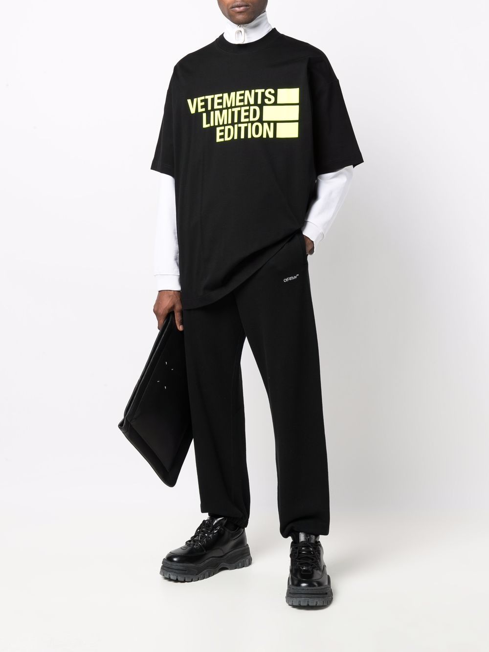 VETEMENTS Limited Edition Slogan T-Shirt Black - MAISONDEFASHION.COM