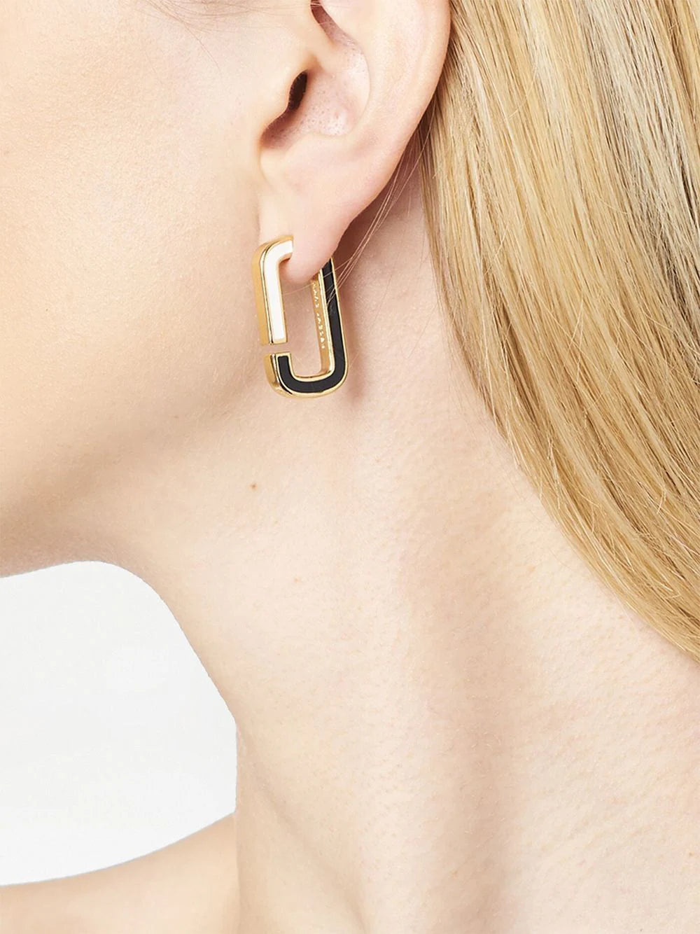 MARC JACOBS WOMEN J Marc Flat Hoops Black/Gold - MAISONDEFASHION.COM