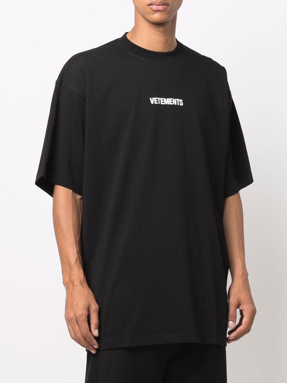 VETEMENTS Logo T-Shirt Black - MAISONDEFASHION.COM