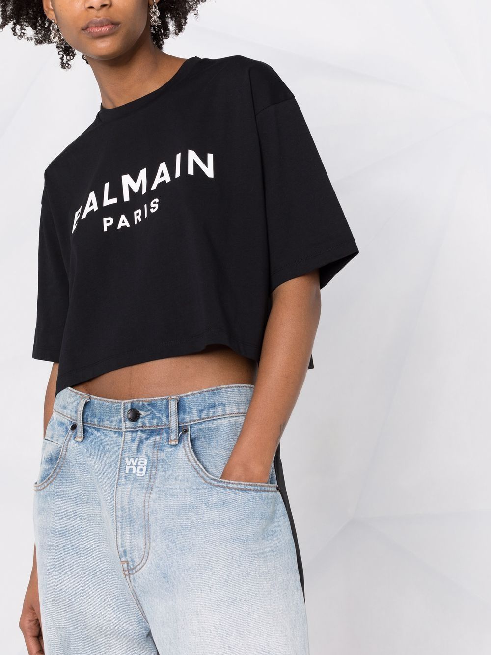 BALMAIN WOMEN Cropped Balmain Print T-Shirt Black - MAISONDEFASHION.COM