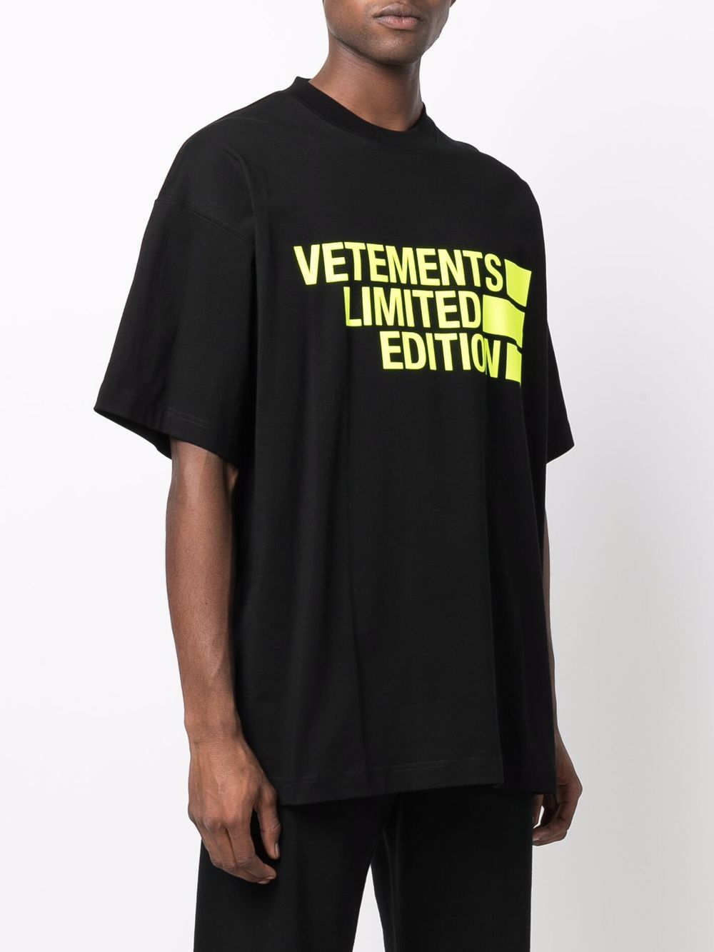 VETEMENTS Limited Edition Slogan T-Shirt Black - MAISONDEFASHION.COM