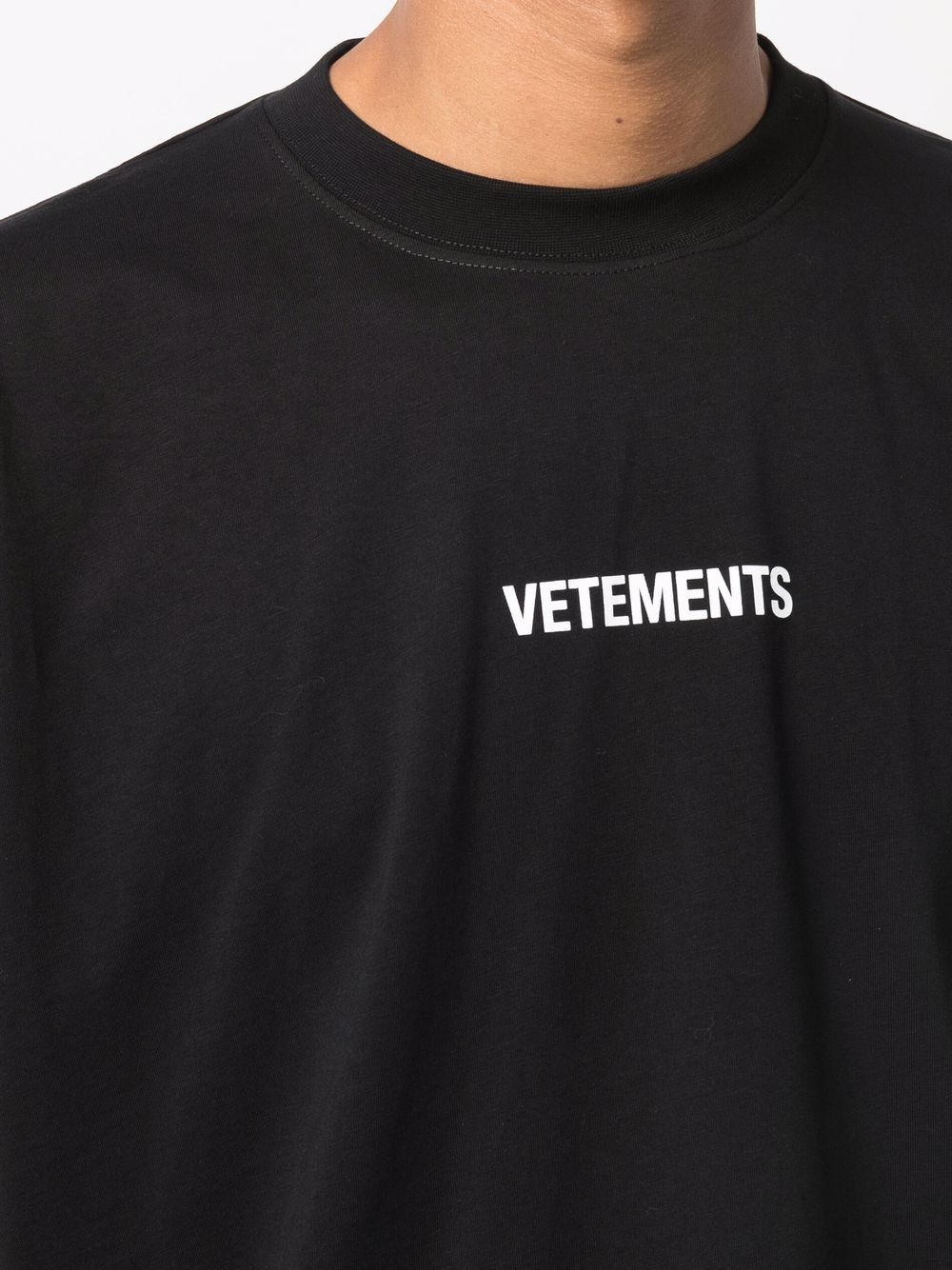 VETEMENTS Logo T-Shirt Black - MAISONDEFASHION.COM