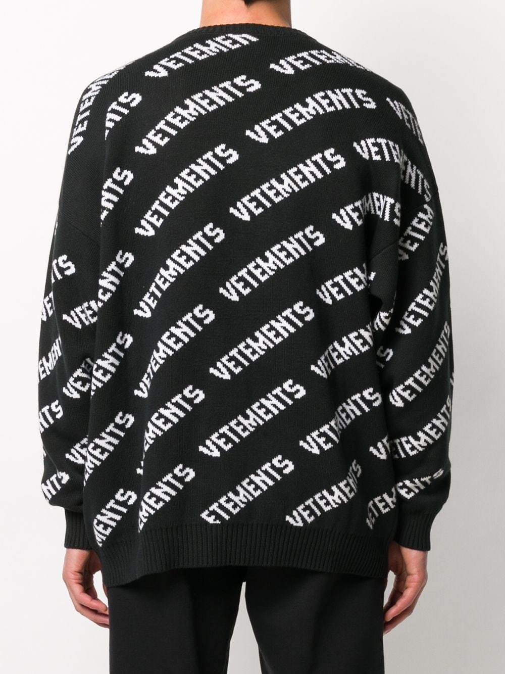 新品 FW20【 VETEMENTS 】ALLOVER LOGO KNIT S VETEMENTS all over logo knitted sweatshirt Maison De Fashion