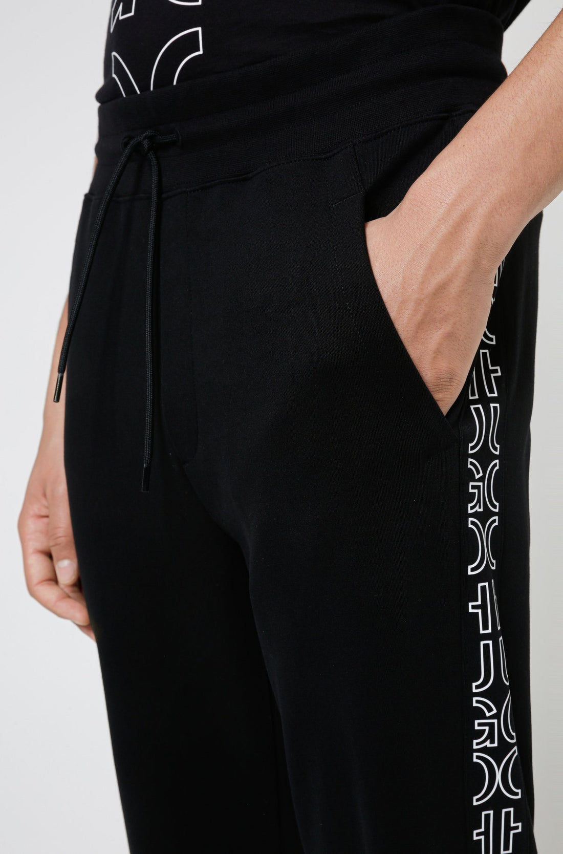 HUGO Logo Sweat Pants Black - MAISONDEFASHION.COM
