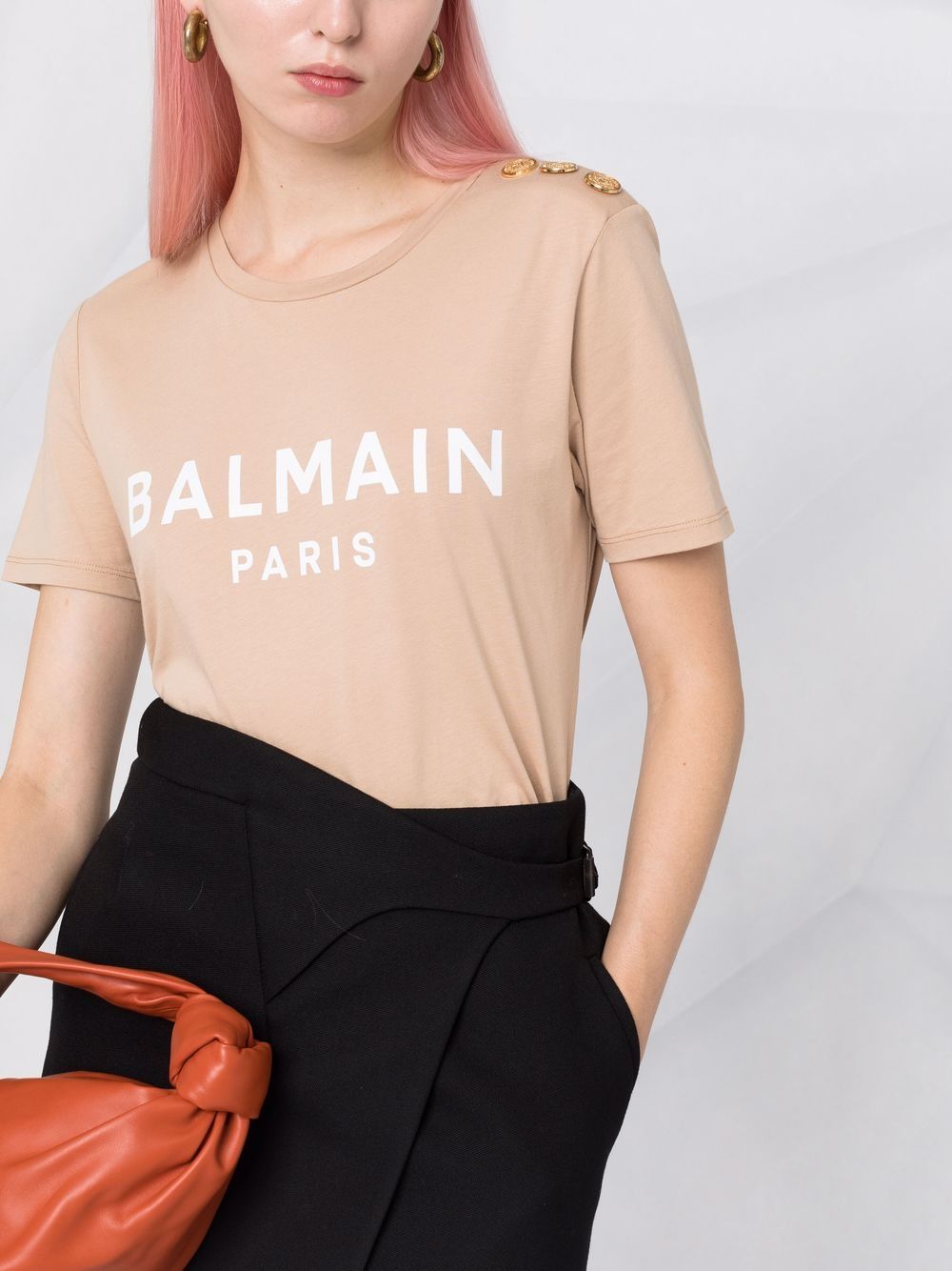 BALMAIN WOMEN SS 3 BTN Printer Balmain T-Shirt Classic Fit Sable/Blanc - MAISONDEFASHION.COM