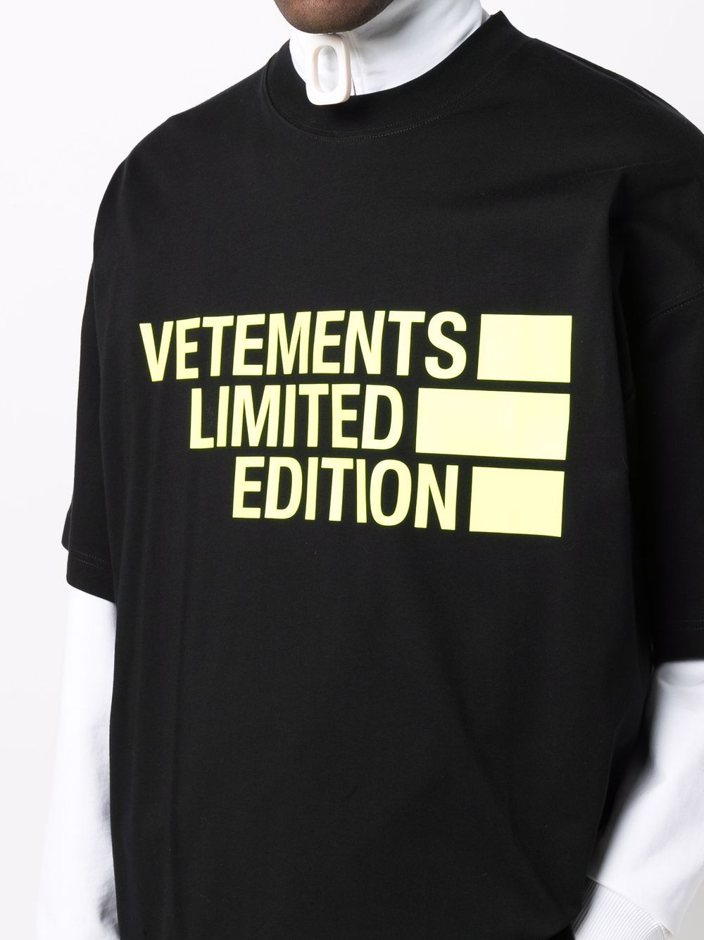 VETEMENTS Limited Edition Slogan T-Shirt Black – MAISONDEFASHION.COM