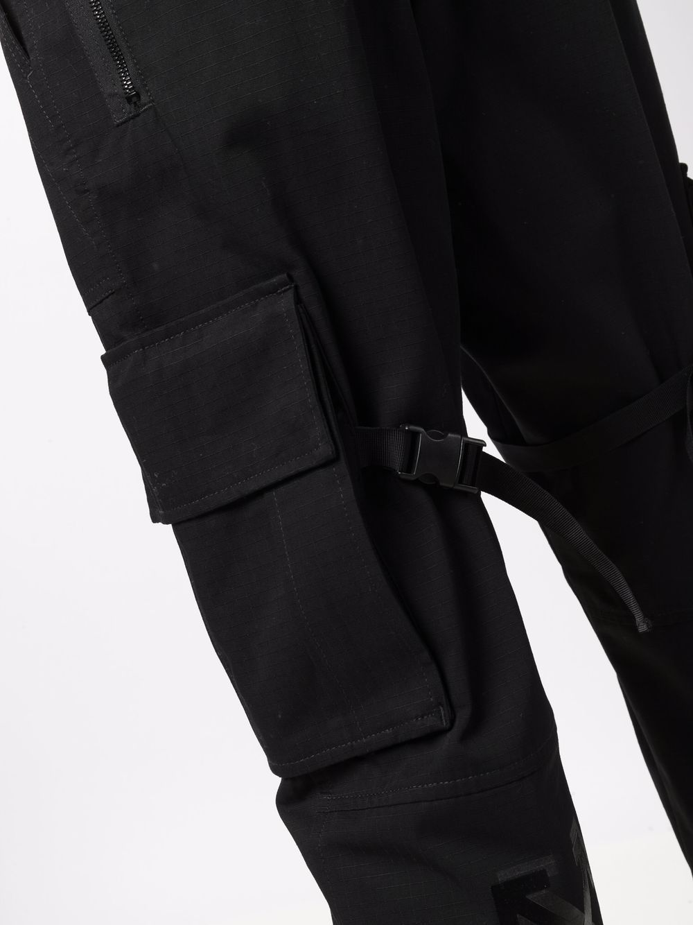 OFF-WHITE Arrow Cargo Pants Black - MAISONDEFASHION.COM
