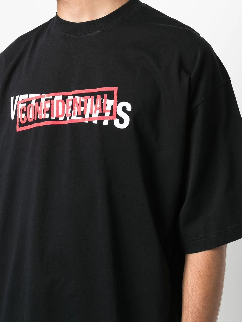 VETEMENTS Confidential Logo T-Shirt Black - MAISONDEFASHION.COM