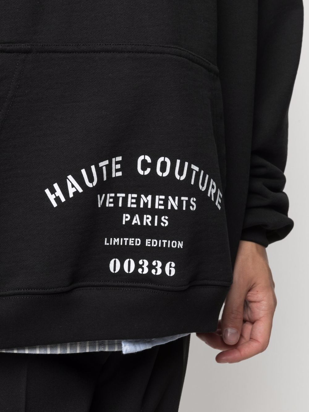 VETEMENTS Logo-print oversized hoodie Black - MAISONDEFASHION.COM