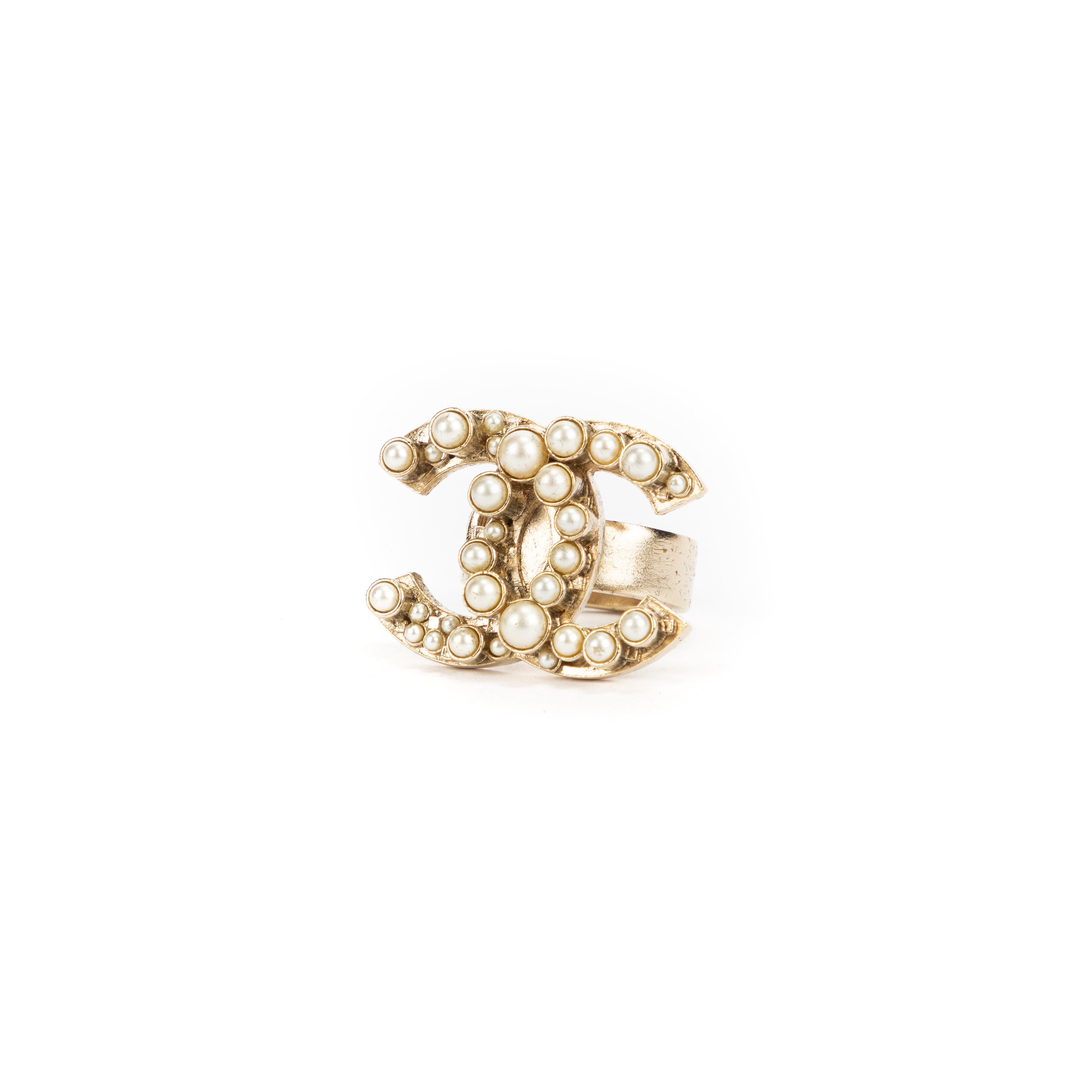 CHANEL Pre-Loved Pearl Detail CC Ring Size 54mm – MAISONDEFASHION.COM