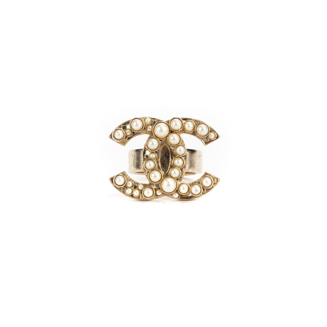 CHANEL Pre-Loved Pearl Detail CC Ring - MAISONDEFASHION.COM